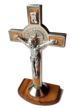 Benediktuskreuz als Stehkreuz, Olivenholz 9 cm